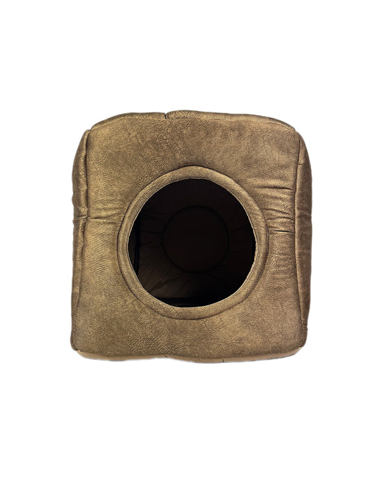 Hundehöhle als Bett und Sessel Braun