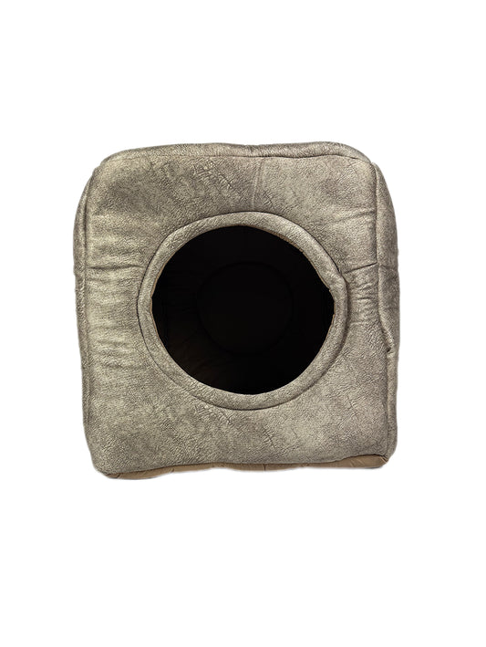 Hundehöhle als Bett & Sessel in Beige