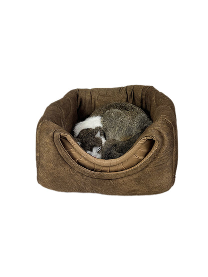 Katzenhöhle als Bett & Sessel in Braun